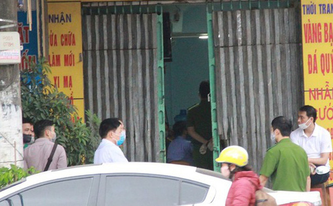 Vụ Chi cục trưởng thi hành án TP Thanh Hóa tử vong vì chất độc: Chủ tiệm vàng nghi vợ ngoại tình-1