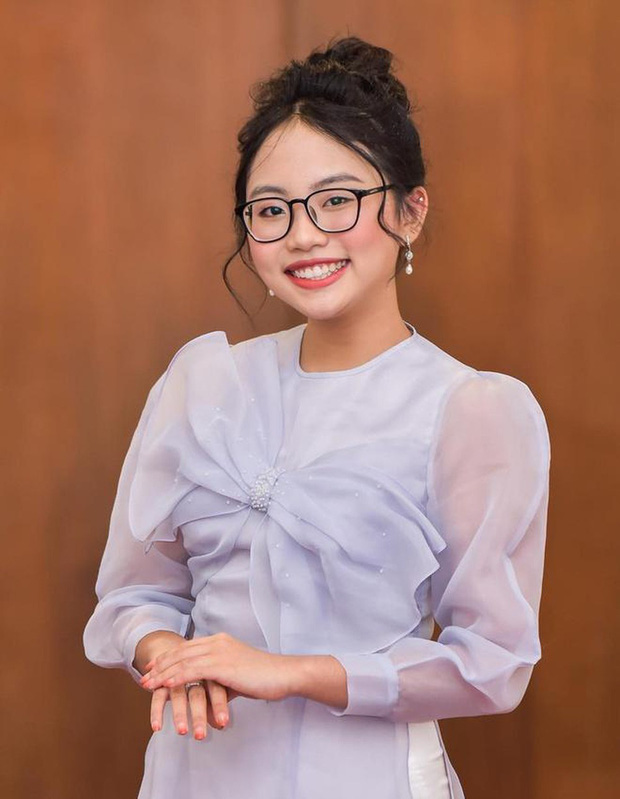 Phương Mỹ Chi bị dân mạng phản ứng dữ dội vì quay clip kẹp người, bôi trét bánh kem vào mẹ trong ngày sinh nhật-3