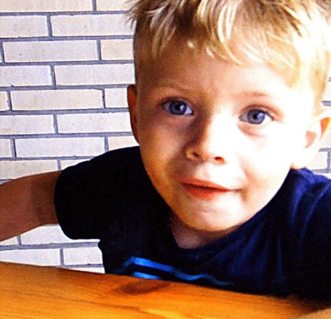 Nữ sinh tuổi teen đâm chết em trai 3 tuổi rồi bỏ trốn, lời nhắn viết bằng máu trên tường khiến người mẹ bủn rủn chân tay-1