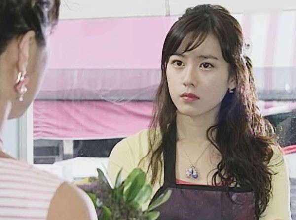 Xưa kia Son Ye Jin tô son nhạt toẹt, để tóc sên sến mà vẫn đẹp ngây dại-1