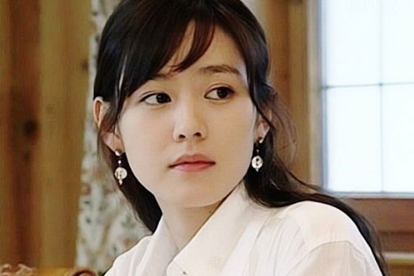 Son Ye Jin xinh tươi phơi phới trong chiếc áo hoa nhưng vẫn thua nhẹ bà cả Thế Giới Hôn Nhân về độ sang trọng, quý phái-4