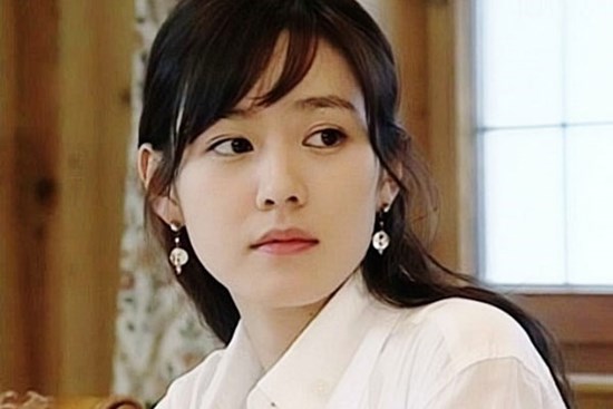 Xưa kia Son Ye Jin tô son nhạt toẹt, để tóc sên sến mà vẫn đẹp ngây dại