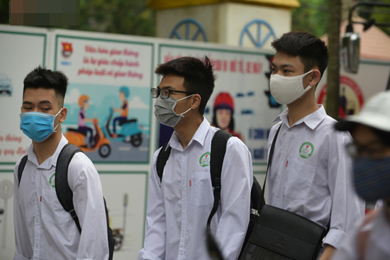 8 tỉnh thành nào đã cho học sinh đi học sau 
