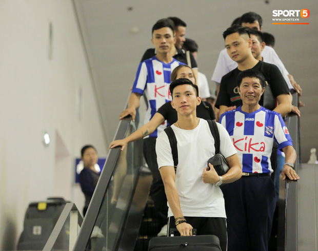 Fan Hà Lan hiến kế: Văn Hậu có cửa ở lại nếu không nhận mức lương vô lý với phần còn lại của CLB-2