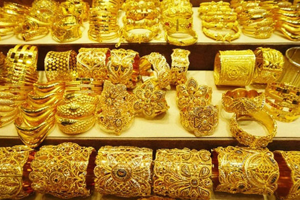 Giá vàng hôm nay 25/4: Tiền bung ra ồ ạt, vàng cố thủ giá cao-2