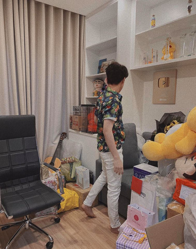 Jack lần đầu hé lộ rõ nét căn hộ hiện tại: Quà tặng sắp mệt nghỉ, nhưng vật đặc biệt chễm chệ giữa phòng mới gây chú ý-2