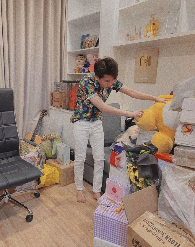 Jack lần đầu hé lộ rõ nét căn hộ hiện tại: Quà tặng sắp mệt nghỉ, nhưng vật đặc biệt chễm chệ giữa phòng mới gây chú ý-3