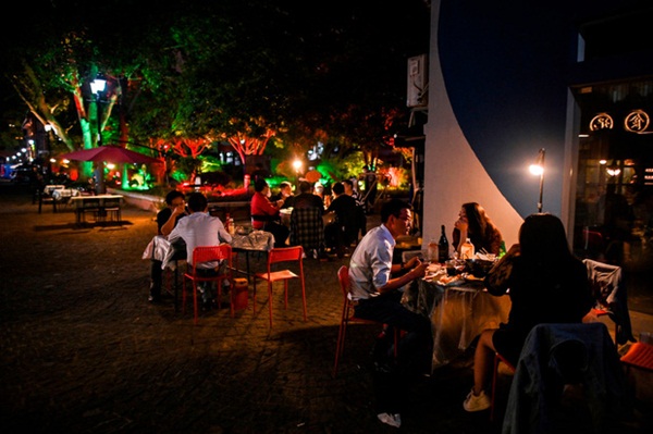 Vũ Hán sau đợt phong tỏa toàn diện 76 ngày: Cuộc sống dần trở lại bình thường, nhưng vết sẹo đớn đau từ đại dịch vẫn ở đó-9