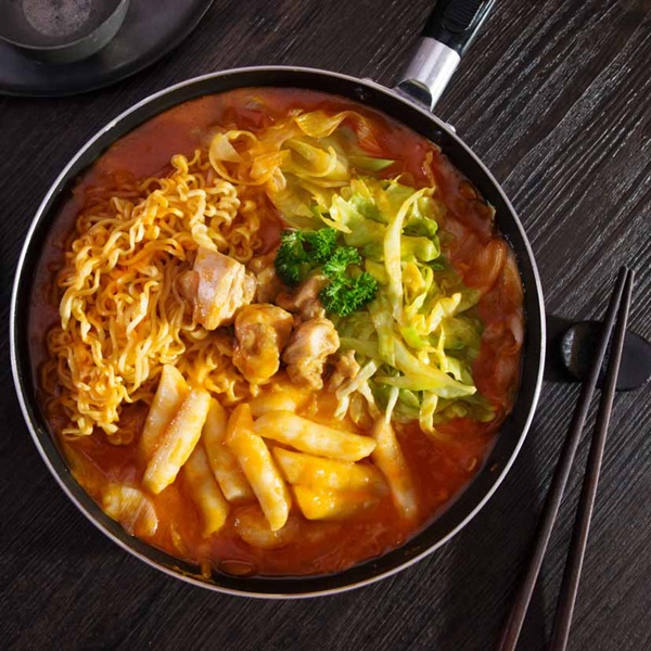 Chớ coi thường mì ăn liền, nấu thế này thì ngon xuất sắc lại đủ chất cho bữa sáng-5