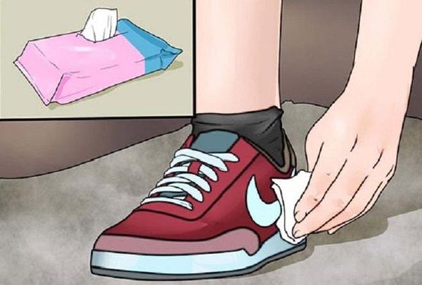 When you come back from the rain, do this immediately to keep your shoes from getting smelly and the house clean-3
