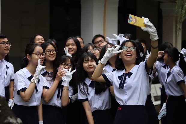 Học sinh TPHCM đi học lại ngồi cách nhau 2m, nếu không phải có vách ngăn-1