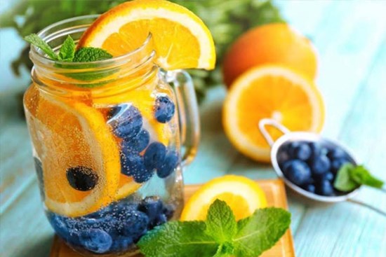 Sau nhiều ngày ở nhà liên tục, làm ngay nước detox vừa ngon lại vừa tốt này chị em nhé