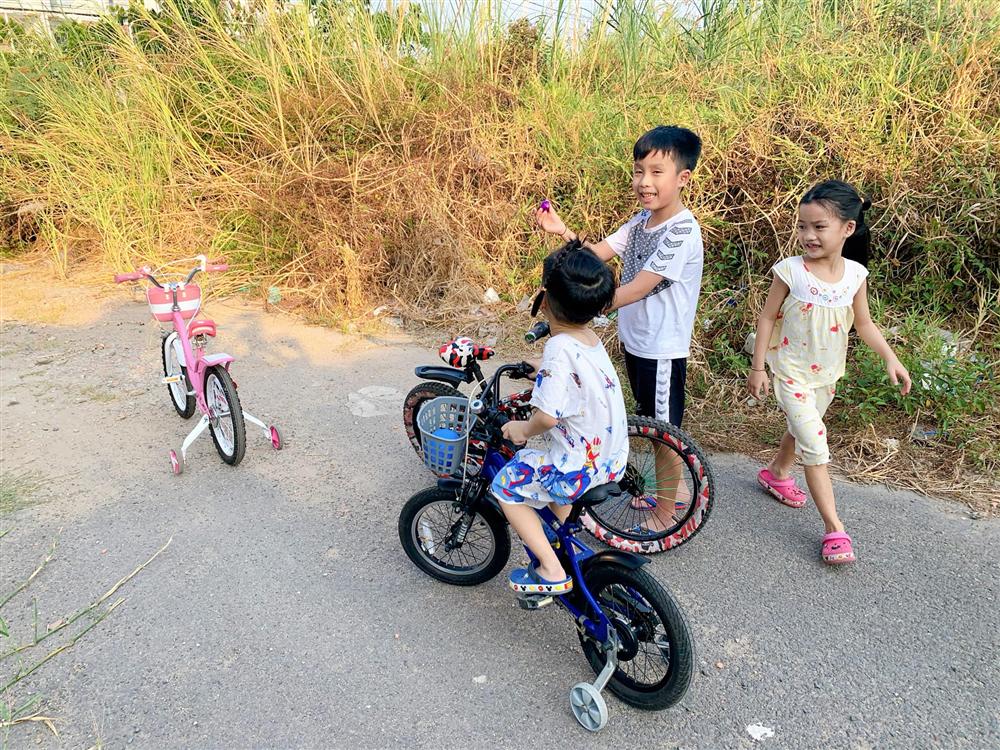 Cậu út nhà Ốc Thanh Vân hứng trọn thau nước từ cô chị, trông thì tội nhưng ai cũng thôi kệ sau khi biết được sự tình-3