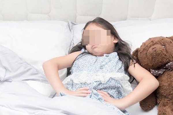 Con 6 tuổi vào viện cấp cứu, bố mẹ mới biết con viêm dạ dày vì kiểu ăn uống này-1