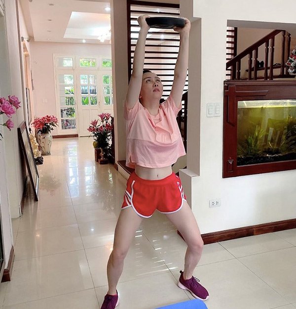 Khoe ảnh tập gym bị chính con gái vào chê buồn cười quá, Phượng Chanel lập tức phản ứng-1