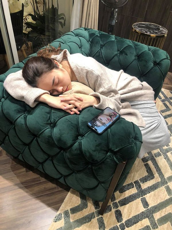 Chồng đăng cảnh sau sinh của Hằng Túi: Đầu bù tóc rối, tức giận đến mức tát chồng-4