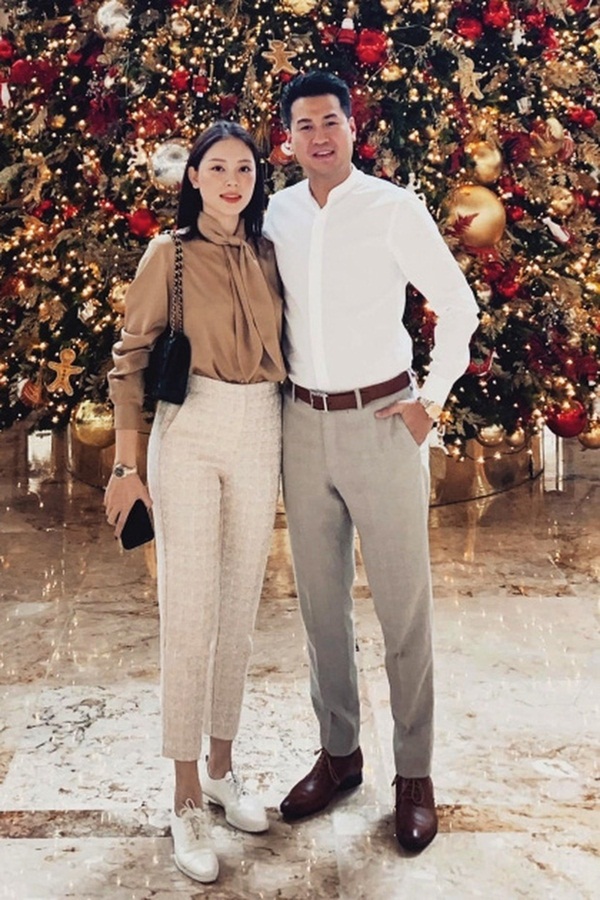 Vừa chia tay, Phillip Nguyễn đã khoe ảnh ăn tối cuối tuần với một cô gái, bóng phản chiếu trong kính trông quen quen?-4