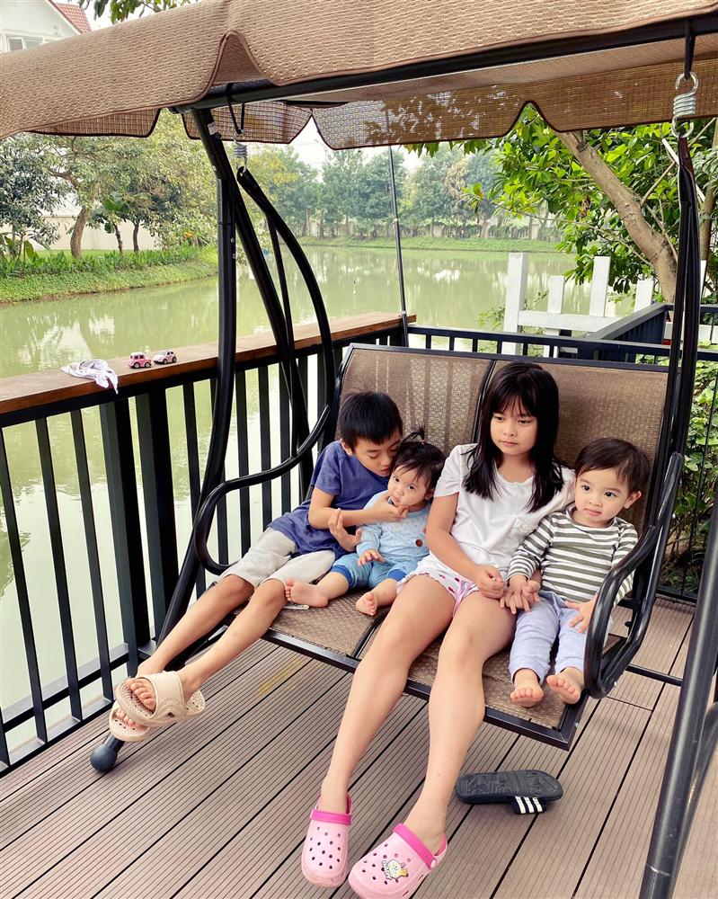 Cho các con tắm chung một bồn, Hằng Túi bất ngờ bị nhắc nhở và lời giải thích khiến mọi người im lặng-4