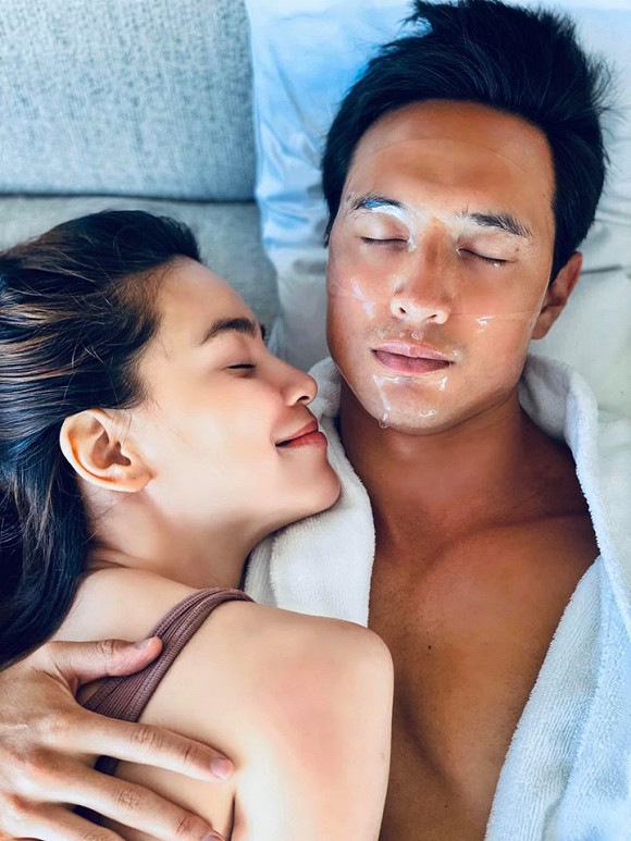 Đăng ảnh ôm ấp Kim Lý trên giường, Hà Hồ thừa nhận là một gia đình, fan vội vào nhận anh rể-1
