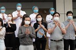 Tin vui: Thêm 5 bệnh nhân nhiễm COVID-19 điều trị tại Bệnh viện Bệnh Nhiệt đới Trung ương được công bố khỏi bệnh-1