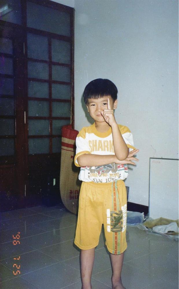 Xem ảnh hồi bé của hội thiếu gia Việt mới thấy ai cũng khí chất trời cho, có muốn cũng chả bắt chước được-25