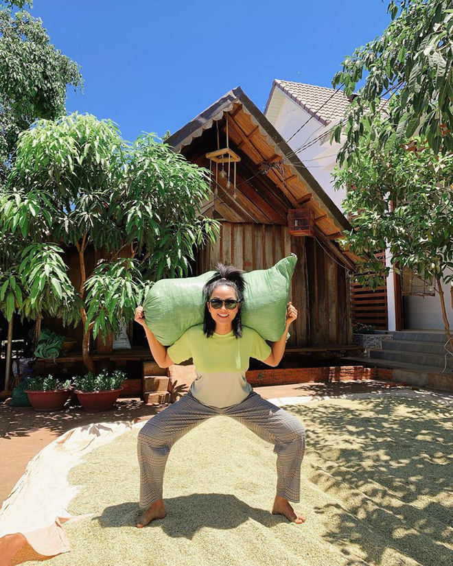 HHen Niê về quê tránh dịch để tiết kiệm chi phí, đặc biệt còn liên quan đến việc lấy chồng?-6