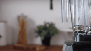 Chỉ với nguyên liệu tưởng vứt thùng rác này, lưỡi dao máy xay sinh tố cùn mấy cũng sắc lẹm trở lại-3