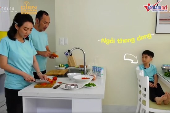Thu Trang khiến chồng và con trai hoang mang khi vào bếp