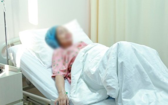 Vợ đẻ khó chồng nằng nặc bắt đẻ thường khiến ai nghe cũng bức xúc nhưng tình huống xảy ra phía sau mới thật sự bất ngờ-1