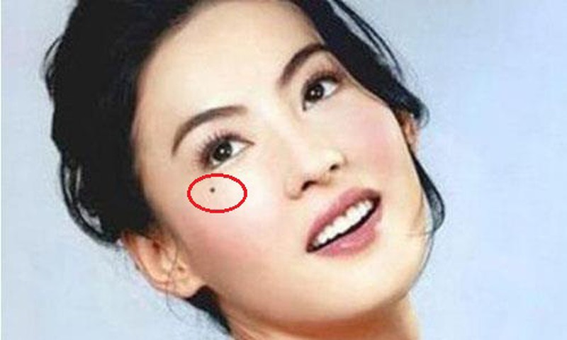 Ngó 3 nốt ruồi hút tài tụ lộc quanh mắt, ai có 1 cái thôi là tha hồ hưởng phúc-1