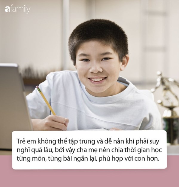 Ngày nào con trai cũng ngồi học tới nửa đêm mới xong dù không xem điện thoại, tivi, bố bí mật theo dõi thì phát hiện ra lý do-4