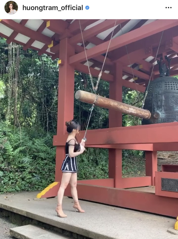 Hương Tràm bị chỉ trích gay gắt vì mặc váy ngắn, áo 2 dây đi chùa-3