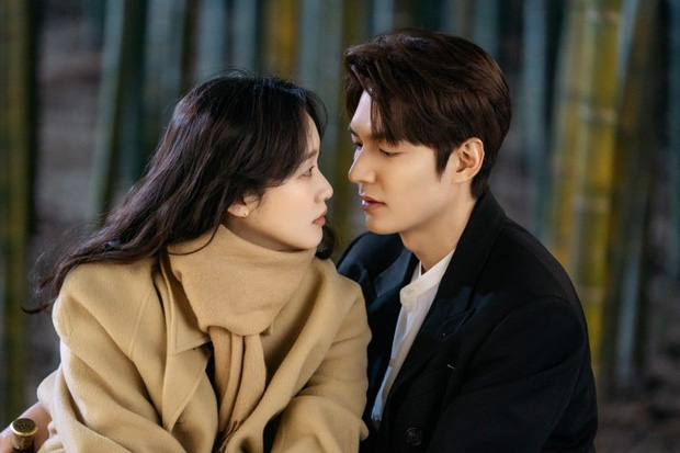 Quân Vương Bất Diệt tập 4: Lộ ảnh bệ hạ Lee Min Ho khoe sống mũi như đâm thủng tim Kim Go Eun-2