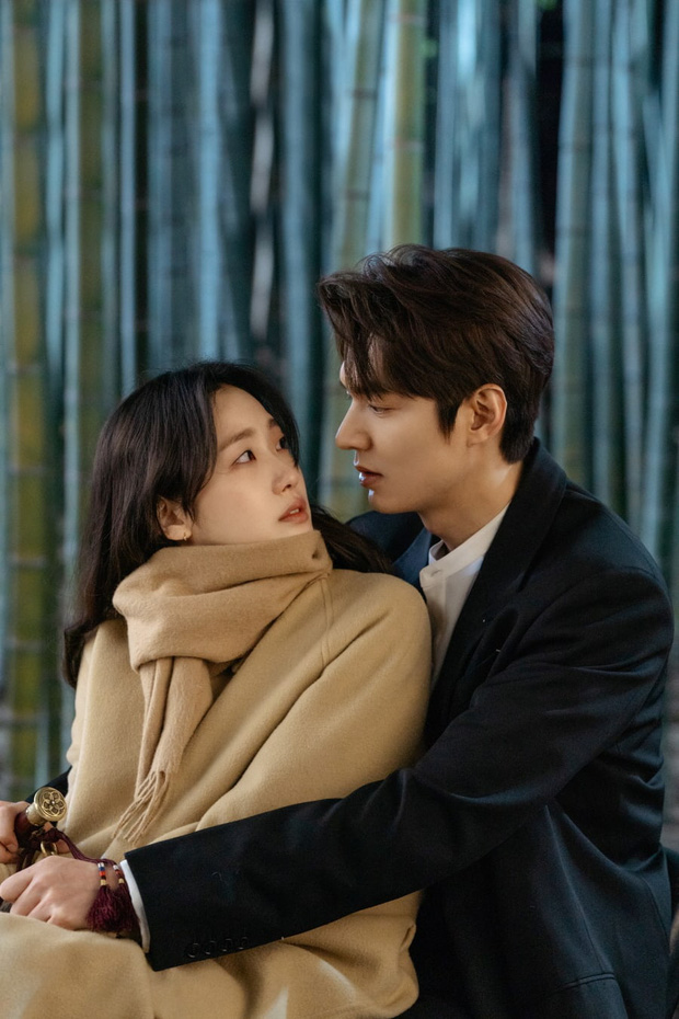 Quân Vương Bất Diệt tập 4: Lộ ảnh bệ hạ Lee Min Ho khoe sống mũi như đâm thủng tim Kim Go Eun-3