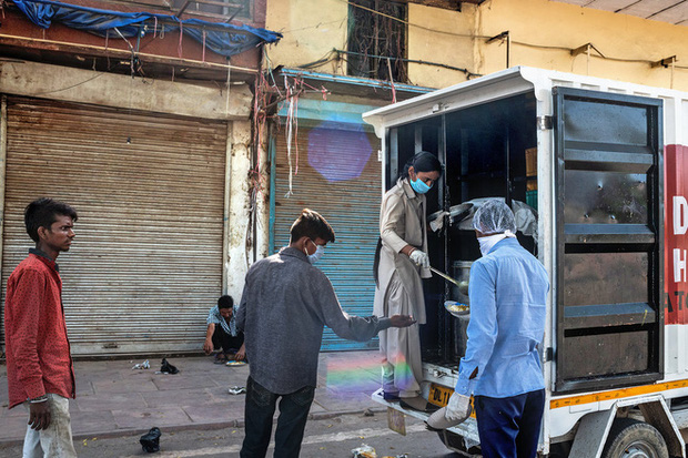 Khi nhân phẩm bị buông bỏ trước Covid-19: Xấu hổ lắm nhưng không còn lựa chọn nào khác-1