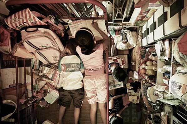 Nới cách ly: Nam thanh nữ tú tụ tập, trèo lan can vào cầu Long Biên sống ảo-1