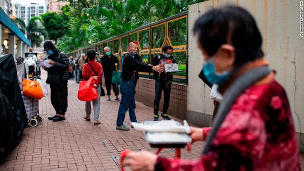 Bi kịch thế giới nhà chuồng cọp ở Hong Kong những ngày cách ly xã hội: Mỗi phòng cả chục người, giãn cách kiểu gì bây giờ?-5