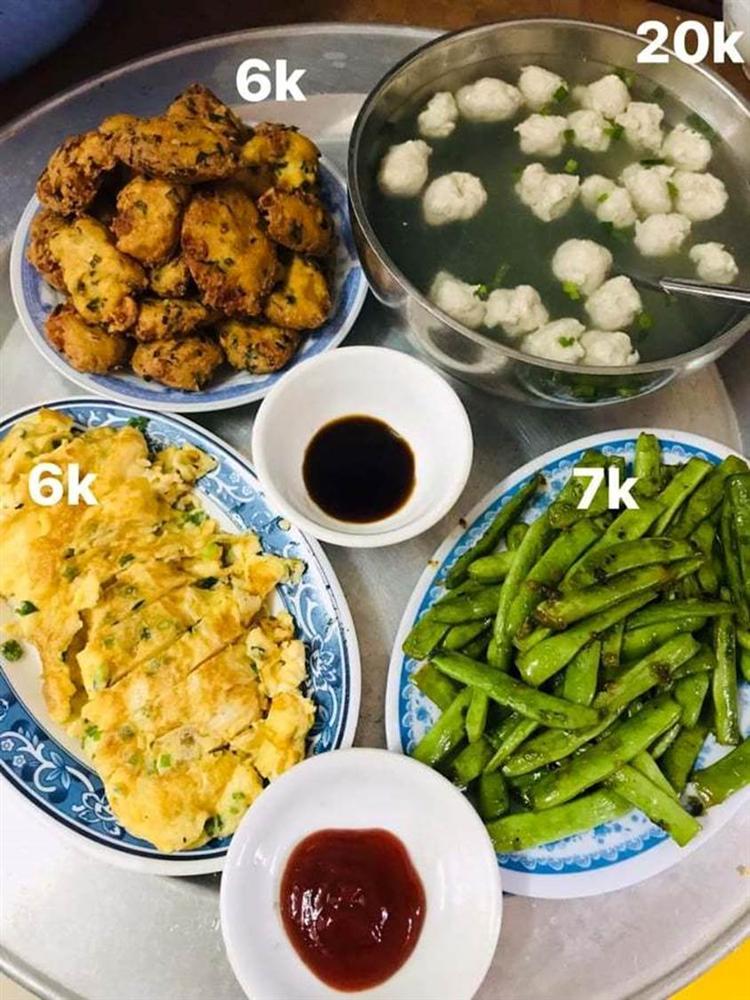 Mâm cơm 40 nghìn 6 người ăn của mẹ bỉm sữa khiến ngàn người tranh cãi-1