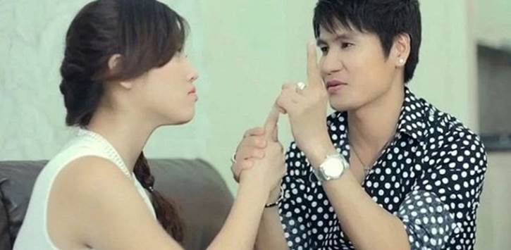 Đến chơi nhà không thấy mẹ người yêu đâu, tôi hỏi thì anh chỉ ra một túp lều ngoài vườn và bị ngăn lại gần ngay sau đó-1