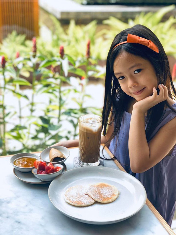 Con gái Đoan Trang mới 6 tuổi đã sở hữu nhan sắc bông hồng lai xinh đẹp, lại còn có khả năng đáng nể này-1