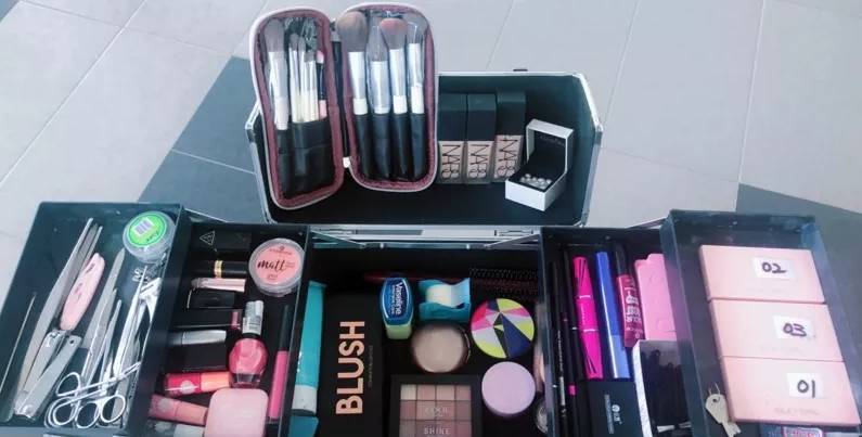 Cô nàng 20 tuổi gây bão mạng vì chia sẻ về công việc trang điểm tử thi” và mức thu nhập khủng đằng sau-2