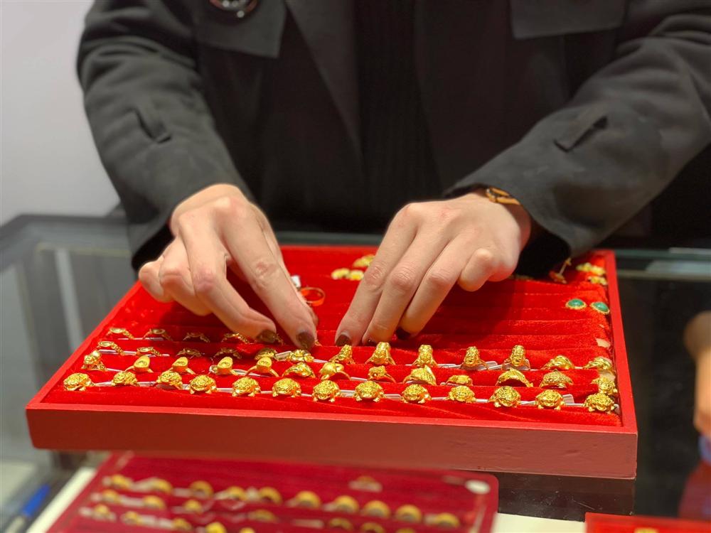 Giá vàng hôm nay 27/4: Đà tăng giá chậm lại-1