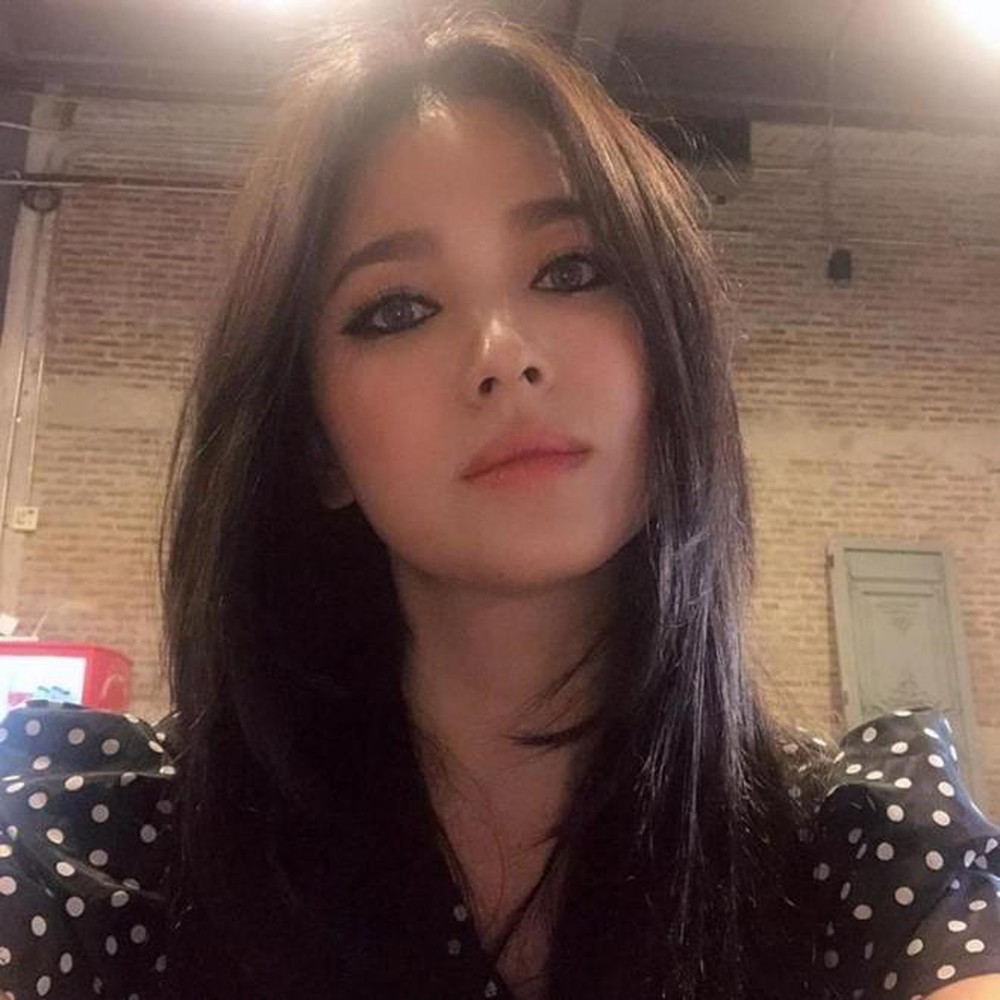 Nhan sắc của Song Hye Kyo chưa bao giờ toang đến thế, makeup đậm như sắp đi đóng phim kinh dị đến nơi-7