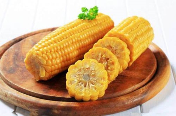 Tách ngô dùng cách này sau vài giây được cả đống hạt vẫn lành nguyên-1