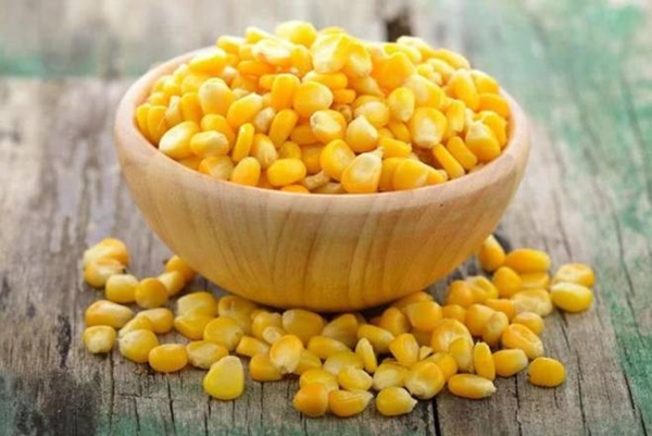 Tách ngô dùng cách này sau vài giây được cả đống hạt vẫn lành nguyên-5