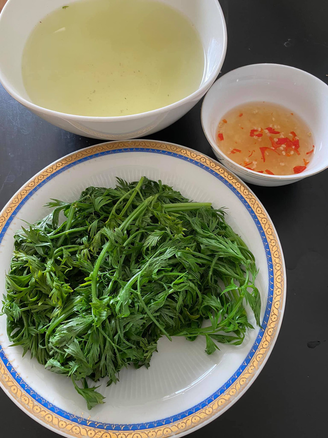 Chồng vào bếp chưa bao giờ hết bi hài, vợ dặn luộc cà rốt lại làm món rau quen mà lạ ai nhìn cũng ngẩn tò te-2