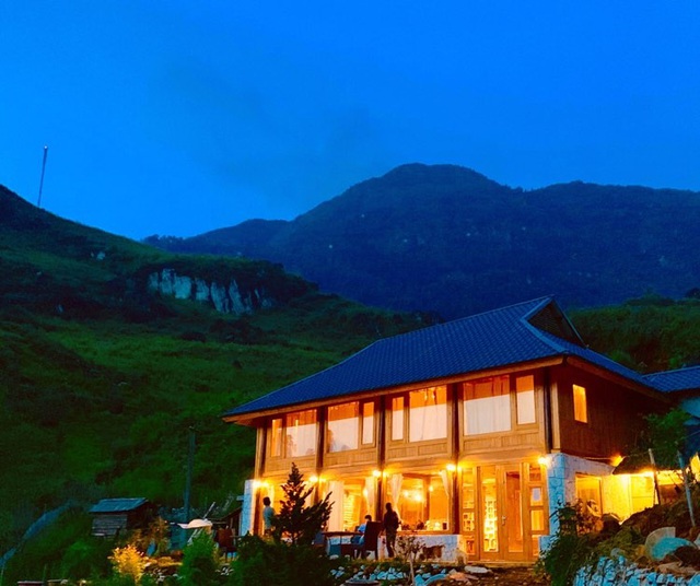 Đẹp hút hồn ngôi nhà gỗ săn mây vạn người mê trên núi cao ở Sa Pa-11