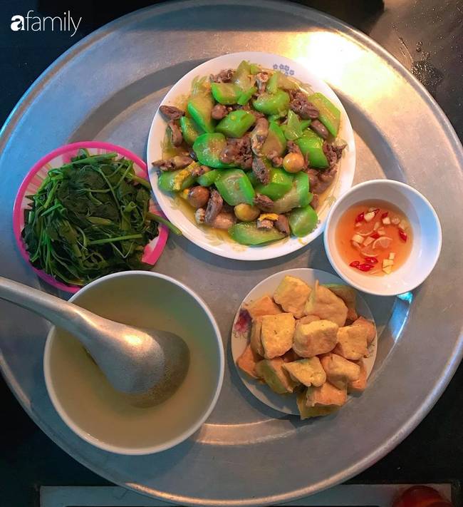 Chi tiền chợ trung bình 40 nghìn/bữa cho gia đình 4 người nhưng mâm cơm của mẹ đảm Hà Nội luôn đầy đặn đến bất ngờ-1