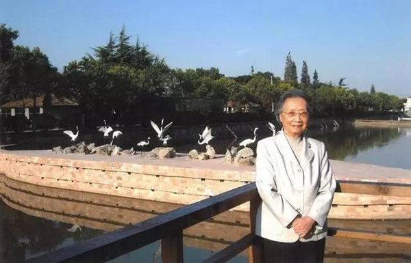 99 tuổi vẫn nhanh nhẹn, khỏe khoắn để khám bệnh, hát karaoke: Bác sĩ Trung Quốc tiết lộ bí quyết đến từ 2 món KHÔNG ăn, 4 việc MIỄN PHÍ cần làm-6