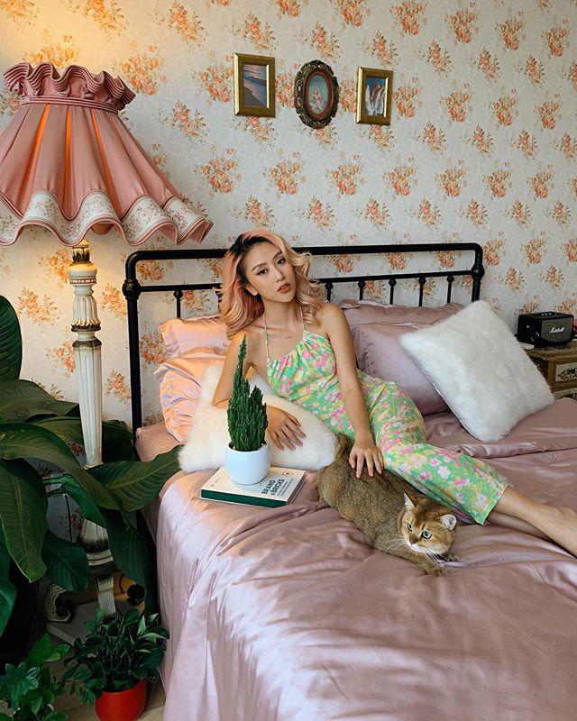 Cả dàn sao Việt mê xúng xính hoa rực rỡ, chị em không diện hè này thì quả là phí!-5